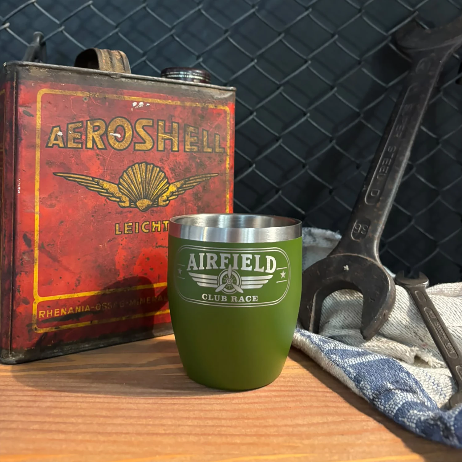 Airfield Club Race Thermostasse Logo gelasert Grün