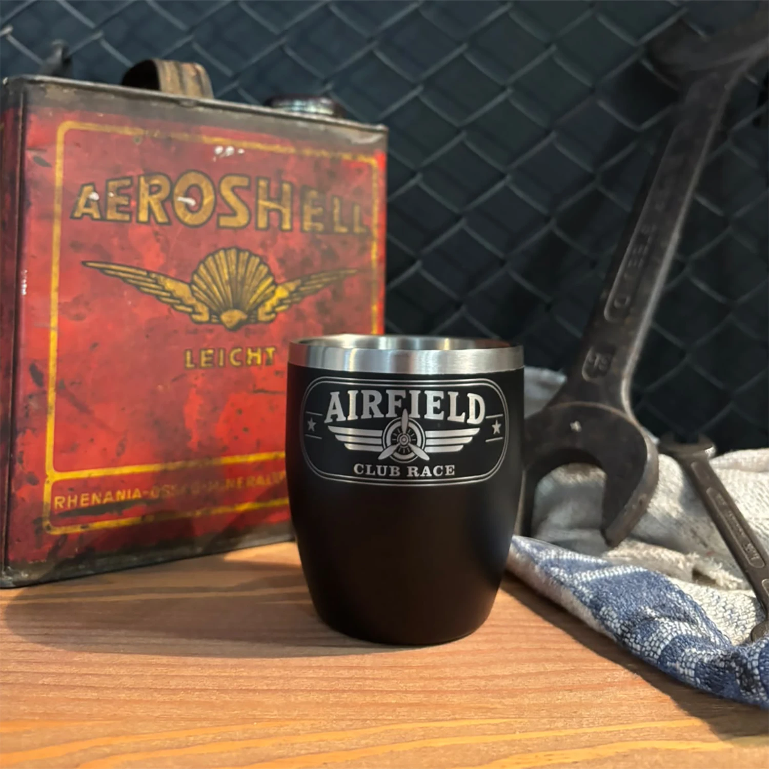 Airfield Club Race Thermostasse Logo gelasert Schwarz