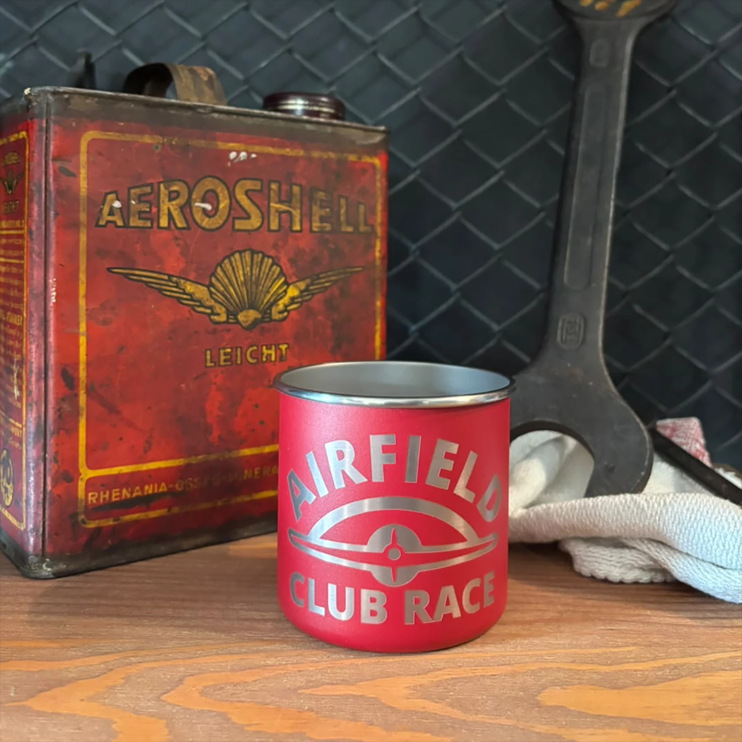 Airfield Club Race Edelstahl Becher Airborn gelasert Rot